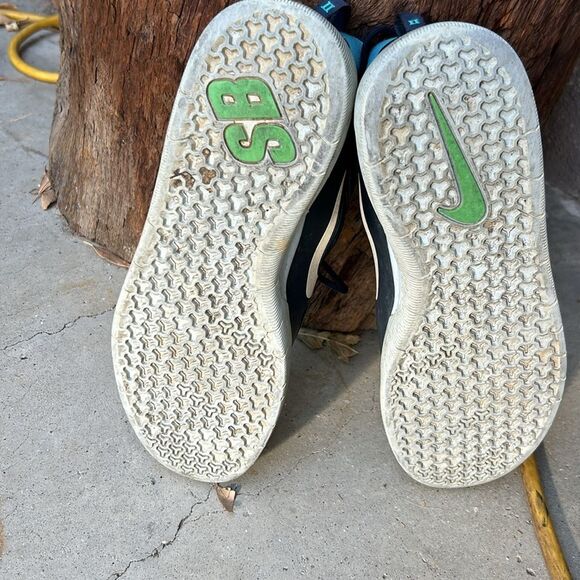 Nike SB Nyjah Free 2 Good Condition Dark Obsidian Hyper Jade Black size 8 - Picture 7 of 9